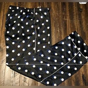 EUC🔥VICTORIA SECRETS SILKY&COMFY/THE COLORS ARE BLACK&BLUE&WHITE POLKA DOTS!!!!